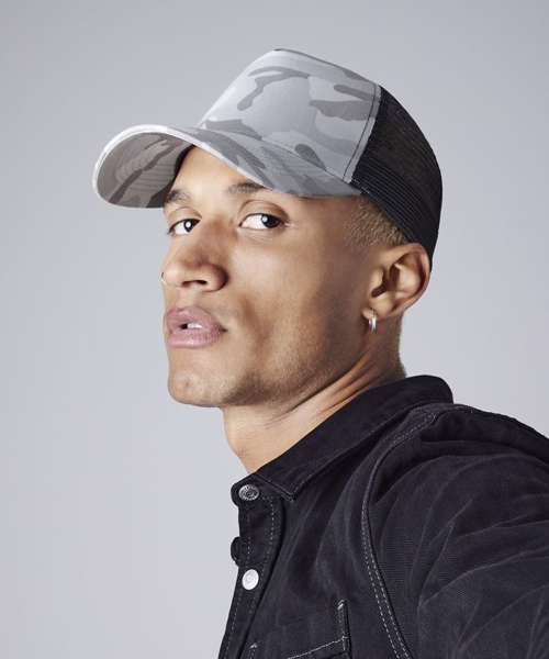 Camo snapback trucker